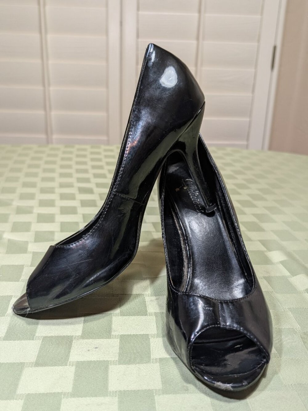Delicious Black Patent Leather Peep Toe Pumps Size 9.5